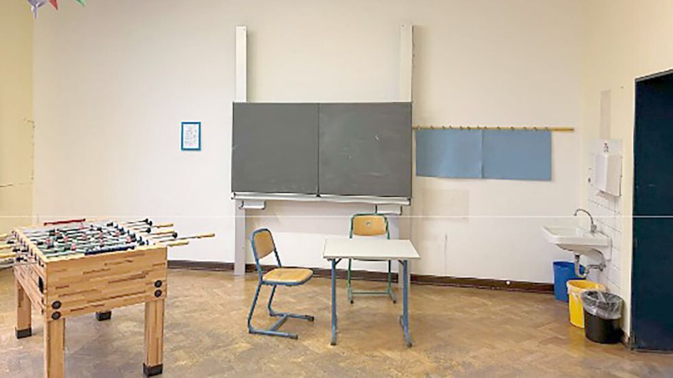 Der Haupttrakt der Emder Förderschule ist in die Jahre gekommen. Er soll kernsaniert werden. Foto: GME