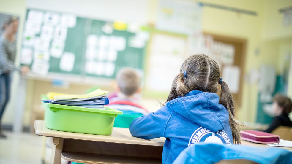 Der Rechtsanspruch auf Ganztagsbetreuung für Grundschulkinder greift ab dem Schuljahr 2026/27. Symbolfoto: Marcel Kusch/dpa