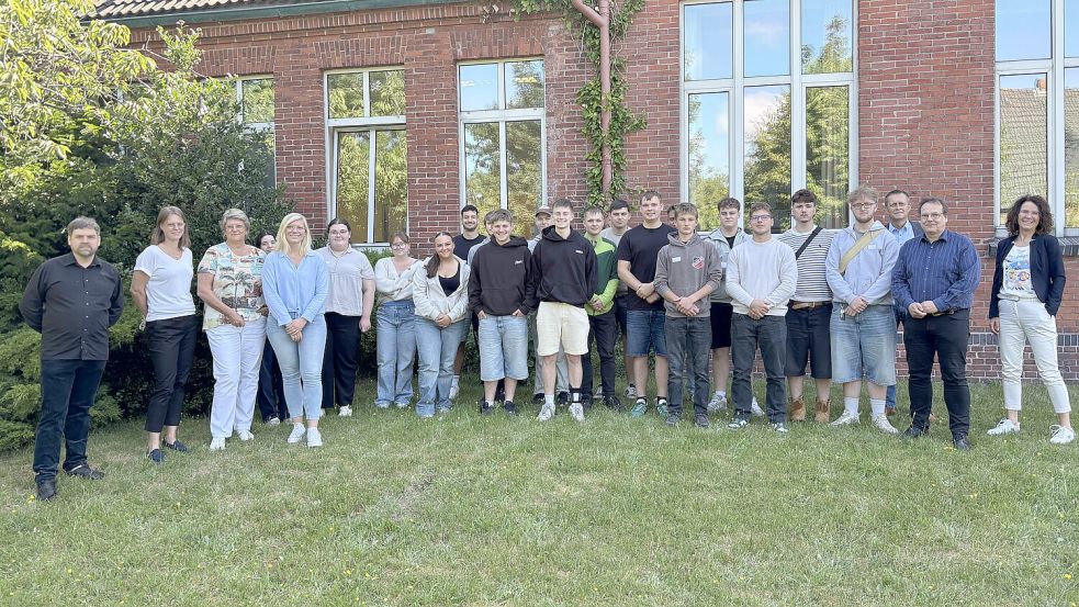 Zwischen den Workshops hatten die Teilnehmenden und Gäste kurz Zeit für ein Gruppenfoto. Foto: Florian Ferber