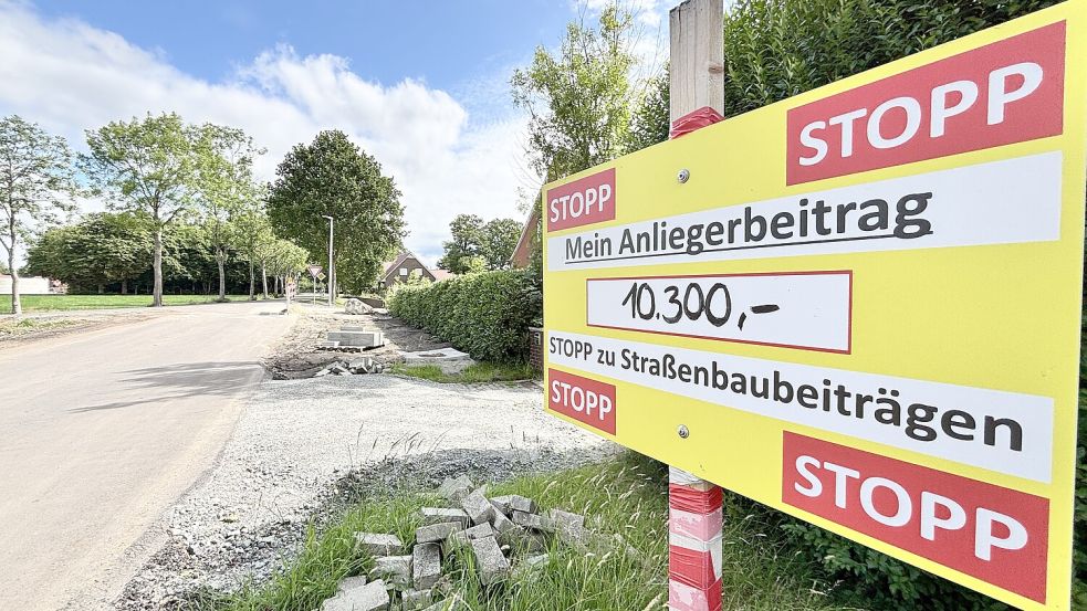 Hohe Anliegerbeiträge sind der Anlass für Proteste der Anlieger. Das zieht nun offenbar Kreise. Foto: Klaus Ortgies