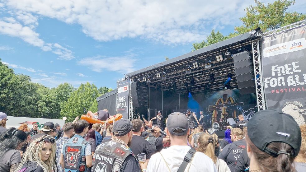 3000 Leute waren nach Stapelmoor gekommen. Foto: Wiebke Rose