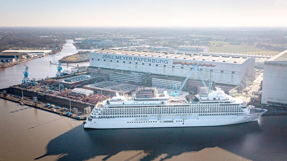 Bei dem Projekt Sanierung benötigt die Meyer Werft in Papenburg nach der staatlichen Rettung Hilfe von externen Beratern. Foto: Sina Schuldt/dpa