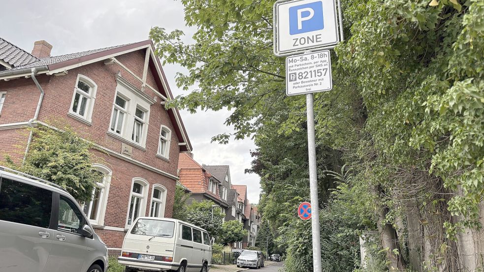 Von hier muss man weit laufen oder auch suchen, wenn ein Parkticket analog gezogen werden muss: Am Marienwehrster Zwinger. Ein Hinweis auf den nächsten Automaten fehlt bei der Beschilderung.