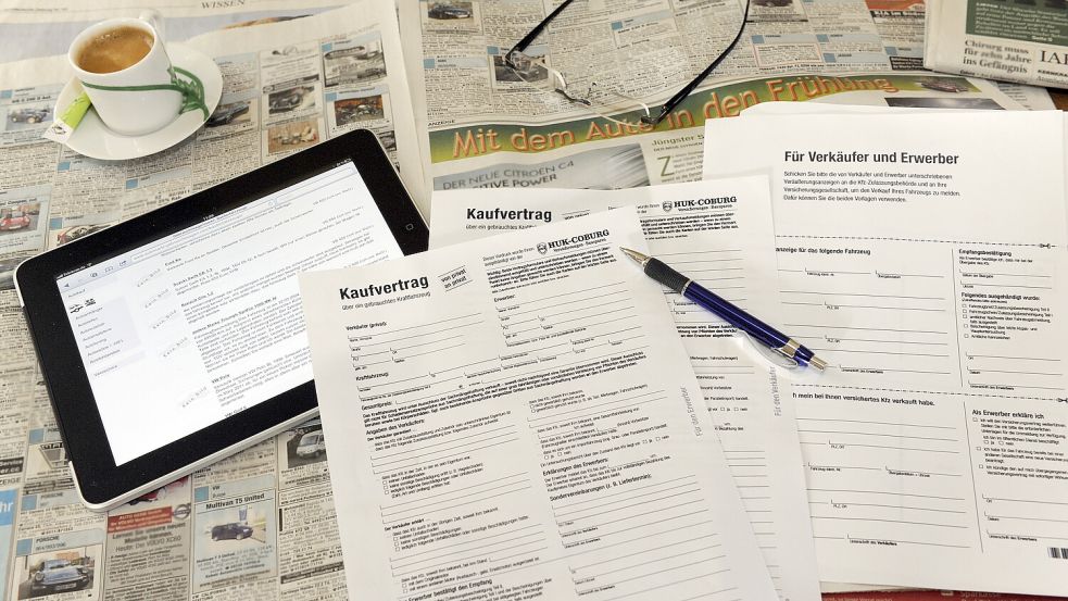 Der Rechtsexperte der Verbraucherzentrale Niedersachsen sagt, dass man beim Fahrzeugkauf immer einen Kaufvertrag abschließen sollte. Symbolfoto: dpa/obs/HUK-Coburg