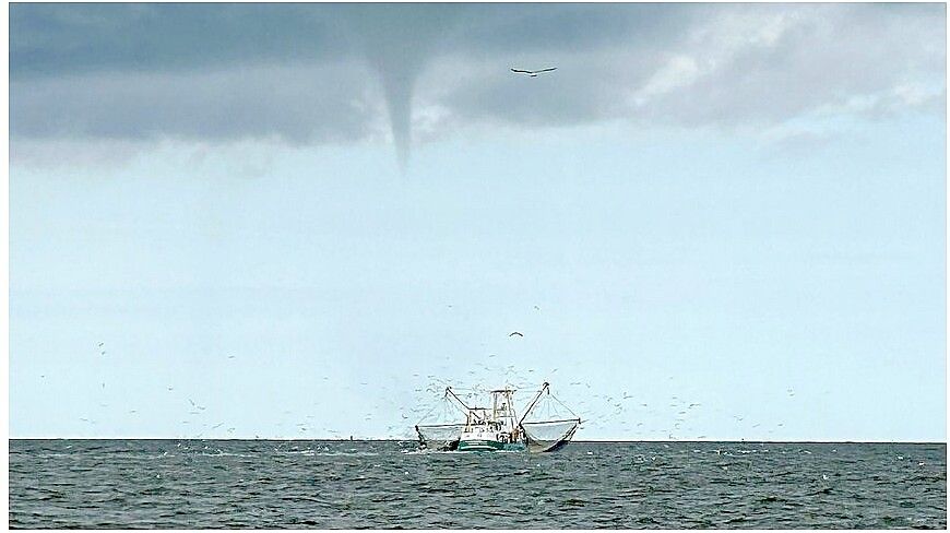 Um kurz vor 10 Uhr bildeten sich am 8. August 2024 nordwestlich von Borkum mehrere Tornados. Foto: Rolf Groenewold