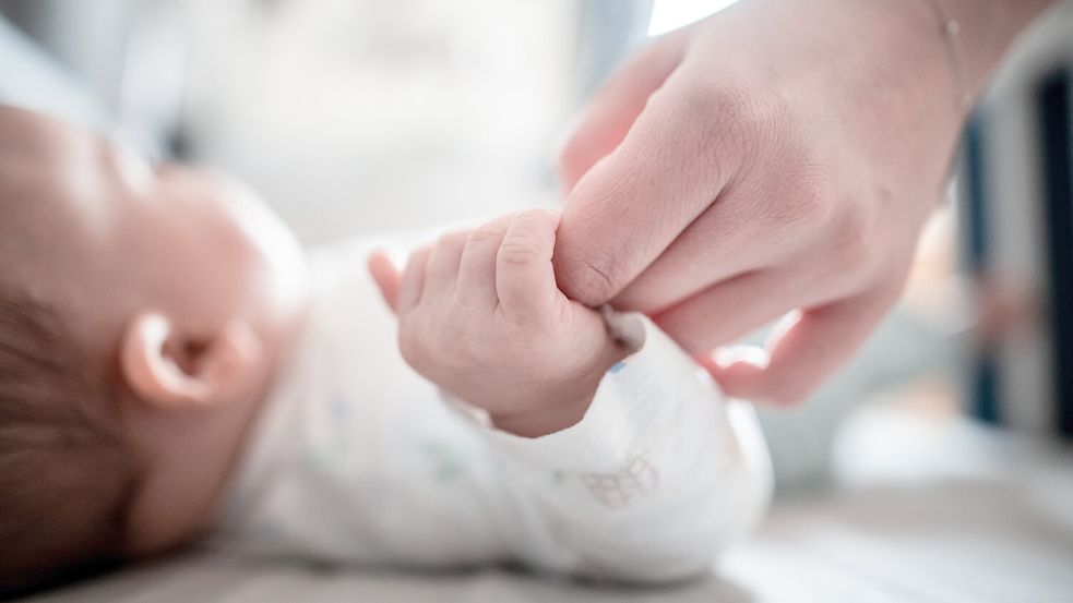 Viele Deutsche wünschen sich Kinder – doch verschiedene Lebensumstände stehen dem oft im Weg. Foto: dpa/Fabian Strauch