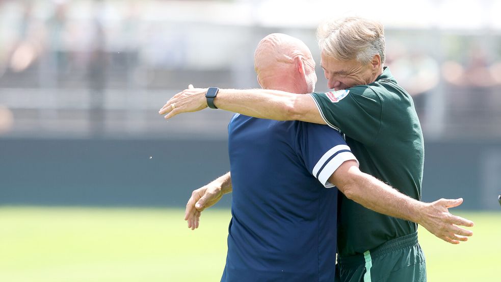 Die Trainer Stefan Emmerling und Host Steffen feierten ein inniges Wiedersehen nach langer Zeit.