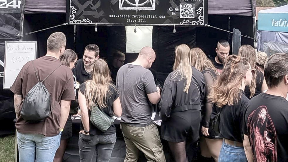 Am Stand war der Bär los. Foto: Marcel Queder