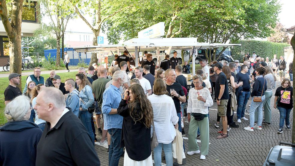 Bei schönem Wetter war die Stimmung auf dem Fest in Warsingsfehn gut. Foto: Melchert Stromann