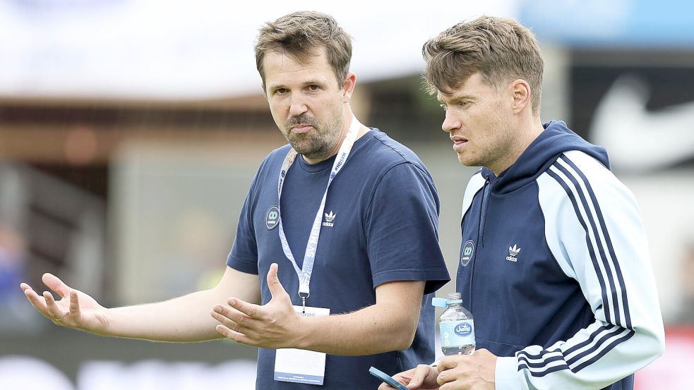 Nils Janzen (links) und Henning Rießelmann fliegen aus Österreich zum Spiel gegen den SV Meppen ein. Foto: Doden/Emden