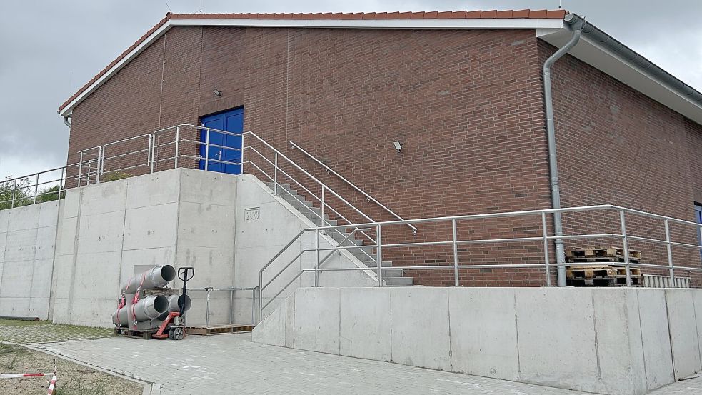 Das neue Wasserwerk im Ostland liegt in direkter Nachbarschaft des alten. Foto: NBG