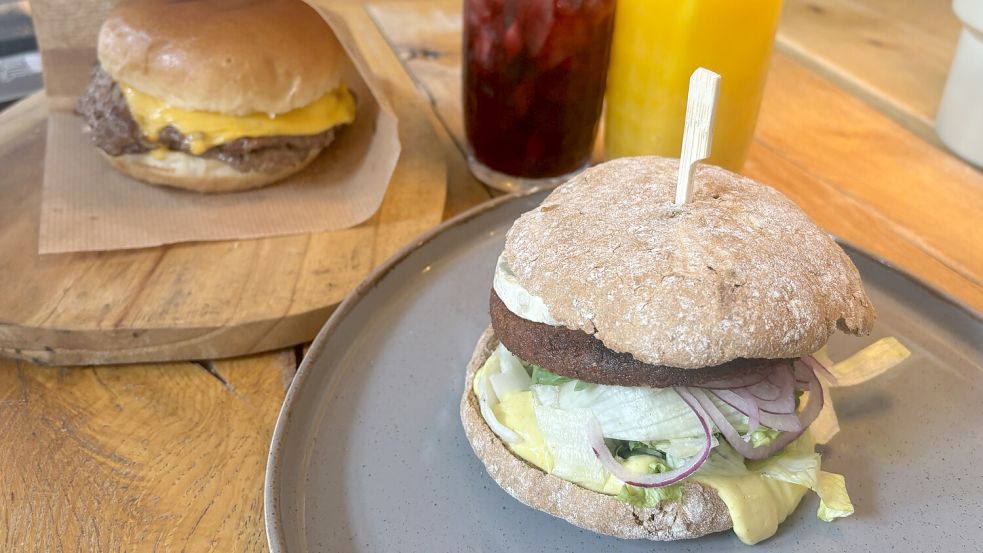 Mit hausgemachten Saucen schmecken die Burger besonders lecker. Foto: Jasmin Oltmanns