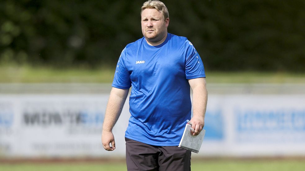 Jan-Niklas Eickels steht vor seiner ersten Saison als Leer-Trainer. Foto: Jens Doden, Emden