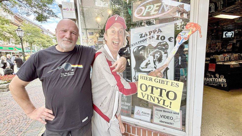 Beim Schallplattenladen „9 Dart Records“ hat Martin „Maggi“ Mak natürlich auch einiges von Otto. Das wurde zur Autogrammstunde clever beworben.