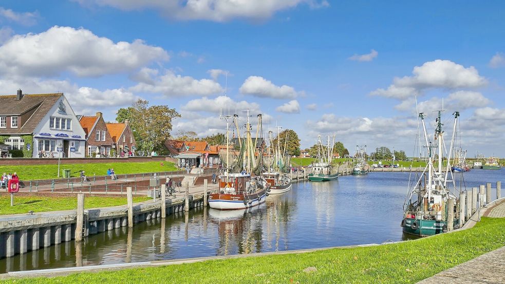 Historische Kutter liegen im Hafen von Greetsiel. Foto: Archiv