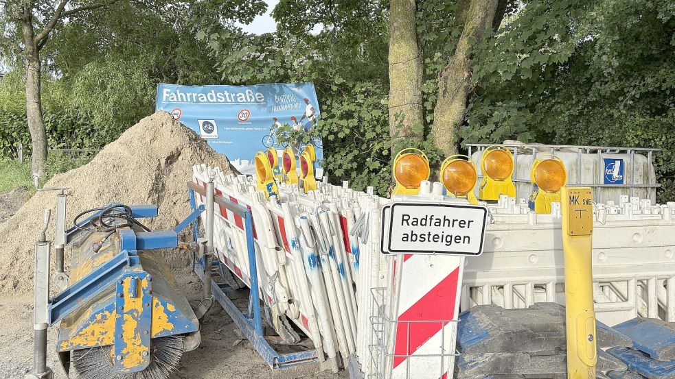 Im Braunsberger Weg beginnen die Arbeiten für den Abschluss der zwölften Fahrradstraße für Emden im September. Foto: Stephanie Schuurman