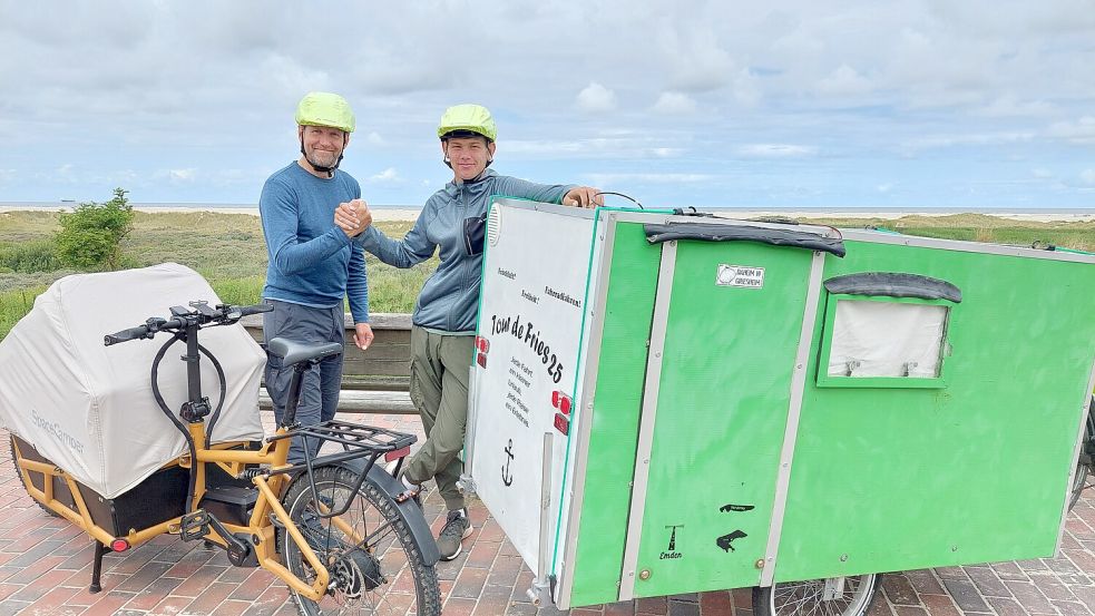 Borkum war eine Station der Vater-Sohn-Tour von Sascha und Silas Görg. Mit dabei: der Fahrradwohnanhänger Marke Eigenbau. Foto: privat
