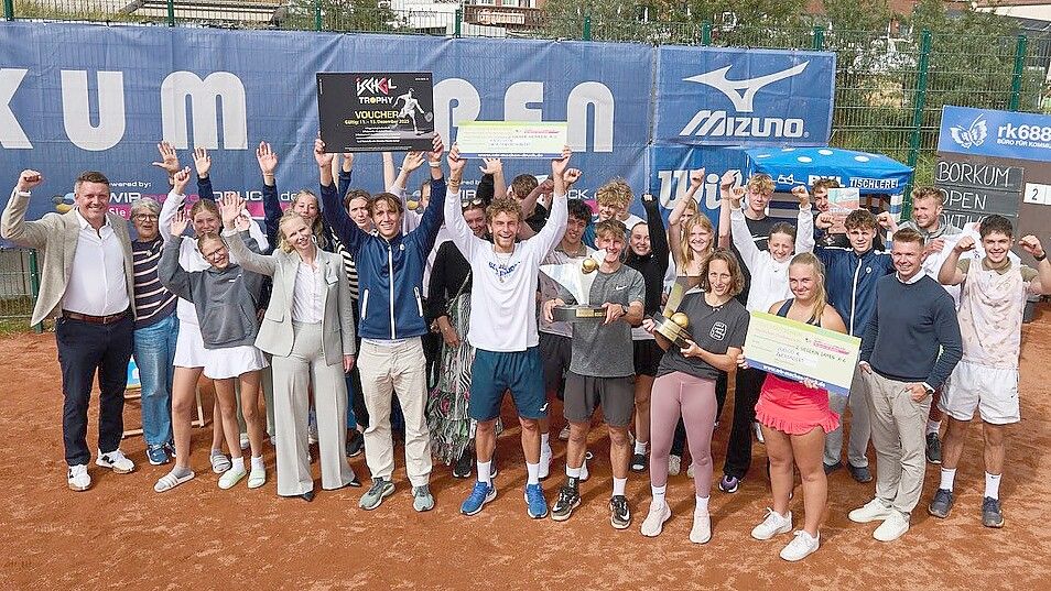 Bei der Siegerehrung herrschte beste Stimmung. Foto: Sebastian Blesel/B.FIT - Sportconsulting