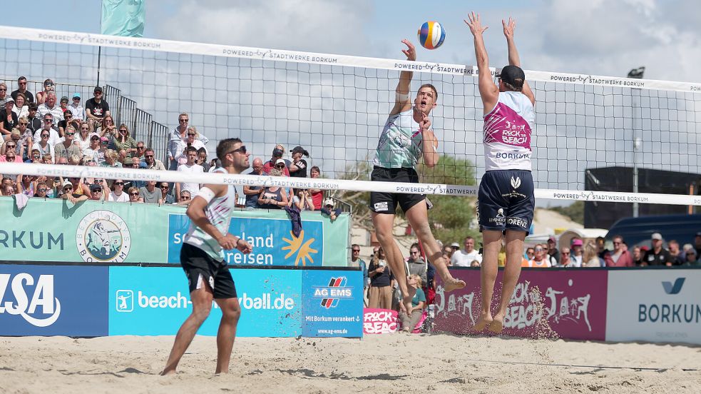 Auf Borkum messen sich Deutschlands Top-Beachvolleyballer. Foto: Michael Kunkel