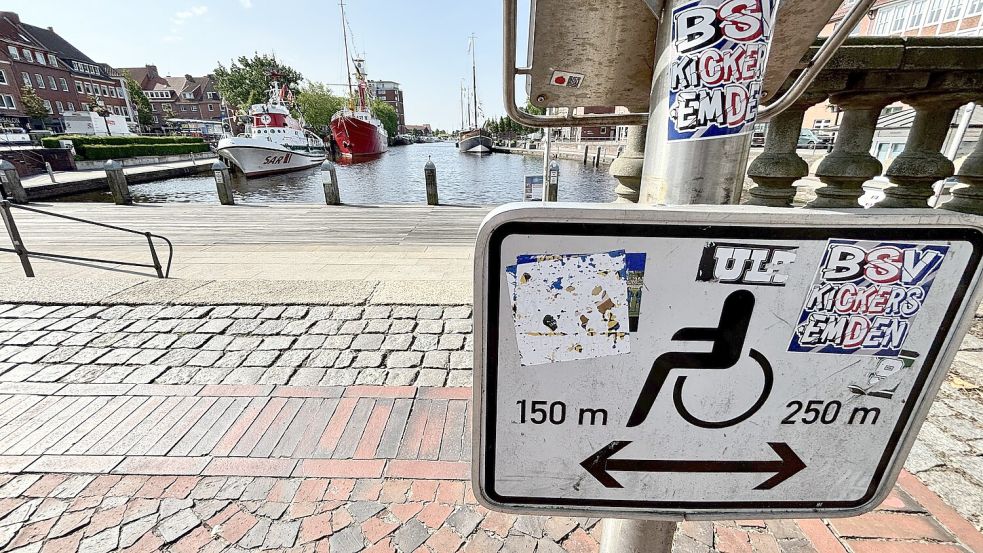 Zur Delftpromenade kommt man aktuell nicht am Hafenkopf, wenn man mobilitätseingeschränkt ist. Das soll sich durch eine Rampe ändern. Foto: Klaus Ortgies