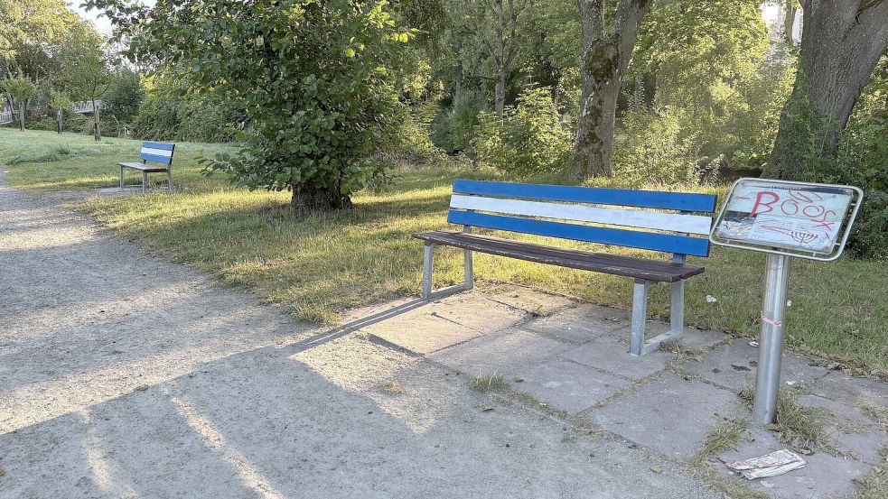 Keine Bank ausgelassen auf dem Fuß- und Radweg entlang des Trecktiefs. Foto: Stephanie Schuurman