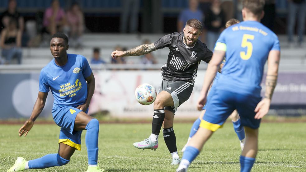 Der Nigerianer Abdul Jimmy (links) spielte wenige Wochen für Leer, soll nun auf den Faröer-Inseln sein. Kommt er nochmal wieder? Foto: Jens Doden/Emden
