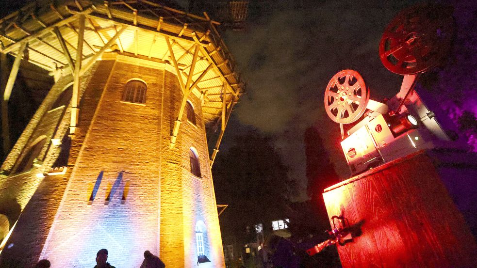 Das passt zusammen: die Vrouw-Johanna-Mühle und das nostalgische Kino. Foto: Jens Doden