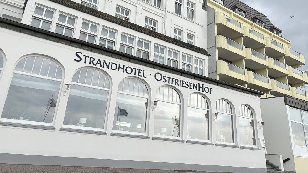 Das Strandhotel Ostfriesenhof liegt direkt am Strandhotel Vierjahreszeiten. Foto: Florian Ferber