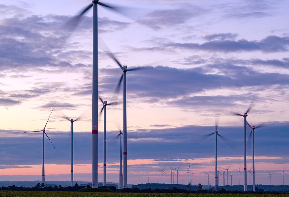 Die ostfriesische Halbinsel trägt mit 4,3 Prozent zur deutschen Leistung der Windenergie an Land bei. Foto: dpa