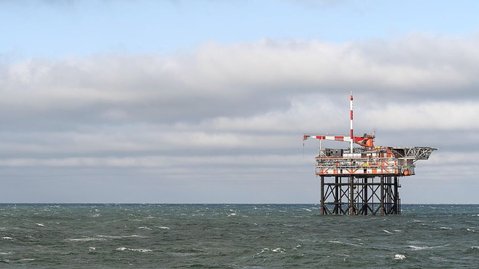 Mit der Plattform in der Nordsee vor Borkum soll das Erdgas gefördert werden. Foto: Lars Penning/dpa/Archiv