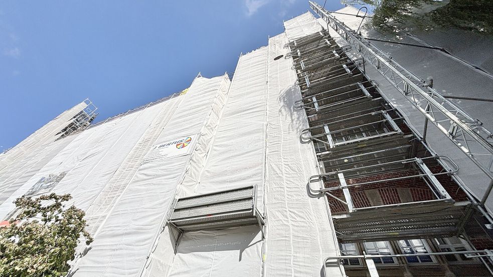 Unter anderem wird die Fassade saniert. Foto: Klaus Ortgies
