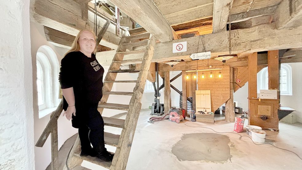 Die Wände des Trauzimmers sind bereits frisch verputzt und gestrichen, der Boden ist noch nicht ganz fertig. Foto: Klaus Ortgies
