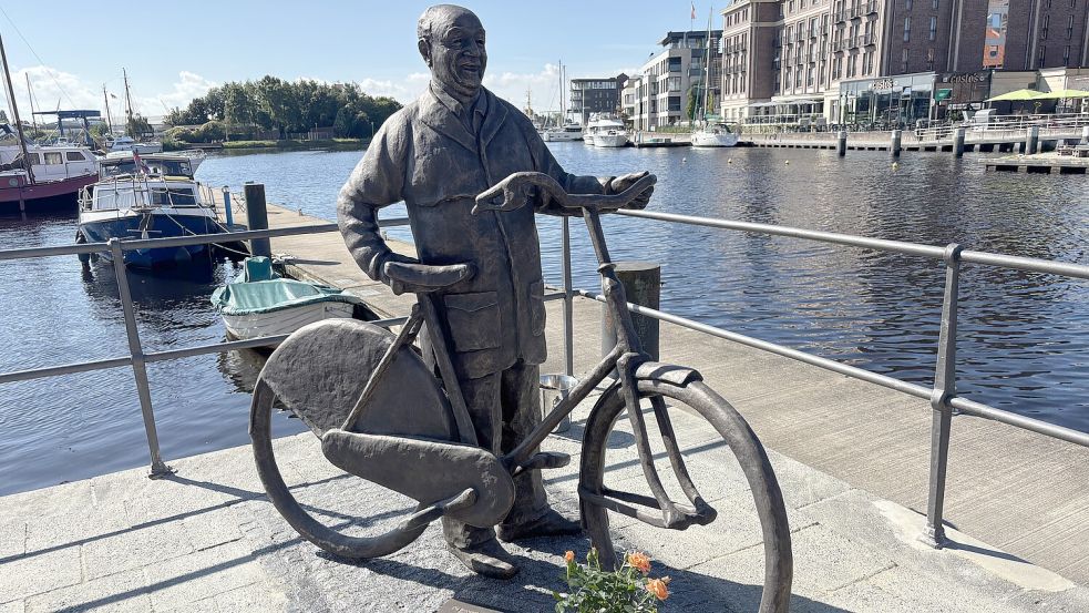 Die Skulptur von Bernhard Brahms steht an einem seiner Lieblingsorte - Schreyers Hoek. Foto: Lotta Groenendaal