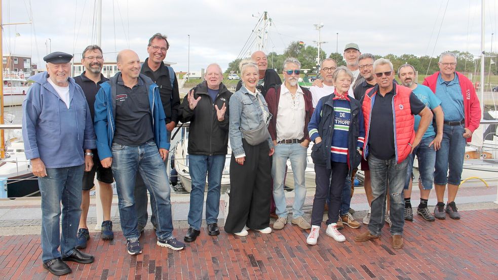 Abholen in Bensersiel: Die Flinthörners sind für den Auftritt in Esens mit mehreren Booten von Langeoog rübergekommen. Foto: Imke Oltmanns