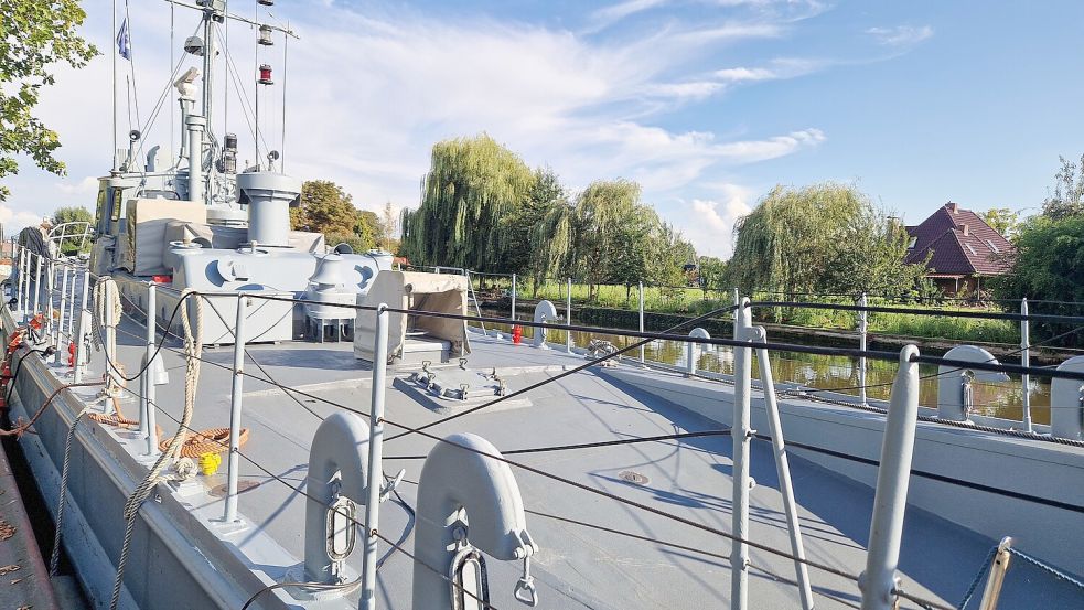 An Deck des früheren Marineschiffs ist viel Platz, um den Blick auf den Hafen zu genießen. Foto: Tatjana Gettkowski