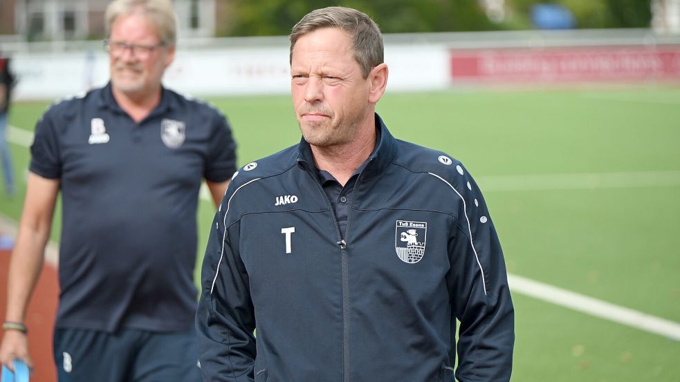 Esens-Trainer Ralf Backhaus weilt aktuell im Urlaub und fehlt somit im Auswärtsspiel in Lohne. Foto: Heiner Steenhoff