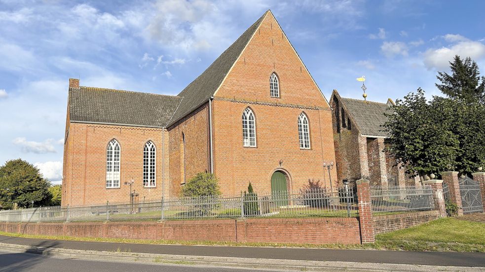 Die St.-Barbara-Kirche in Strackholt – seit Jahrhunderten das Herz der Gemeinde. Foto: Nicole Böning