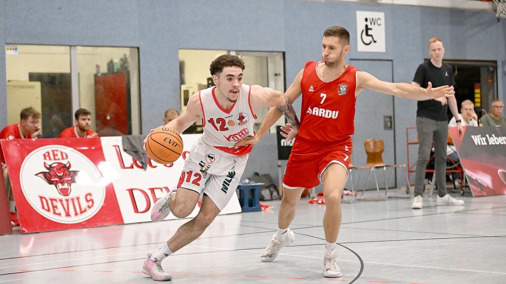 Boston Stanton (links) und der TuS Bramsche peilen die Playoffs in der 1. Regionalliga an. Foto: Rolf Kamper