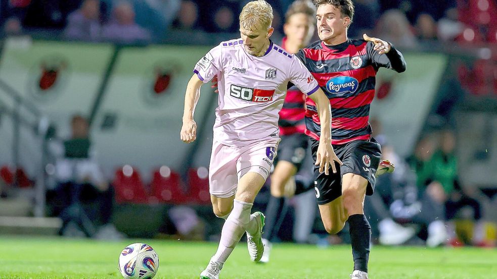 VfL-Spieler Bryan Henning haderte nach dem Spiel an seiner alten Wirkungsstätte mit dem 0:0 bei Viktoria Köln. Foto: Michael Titgemeyer