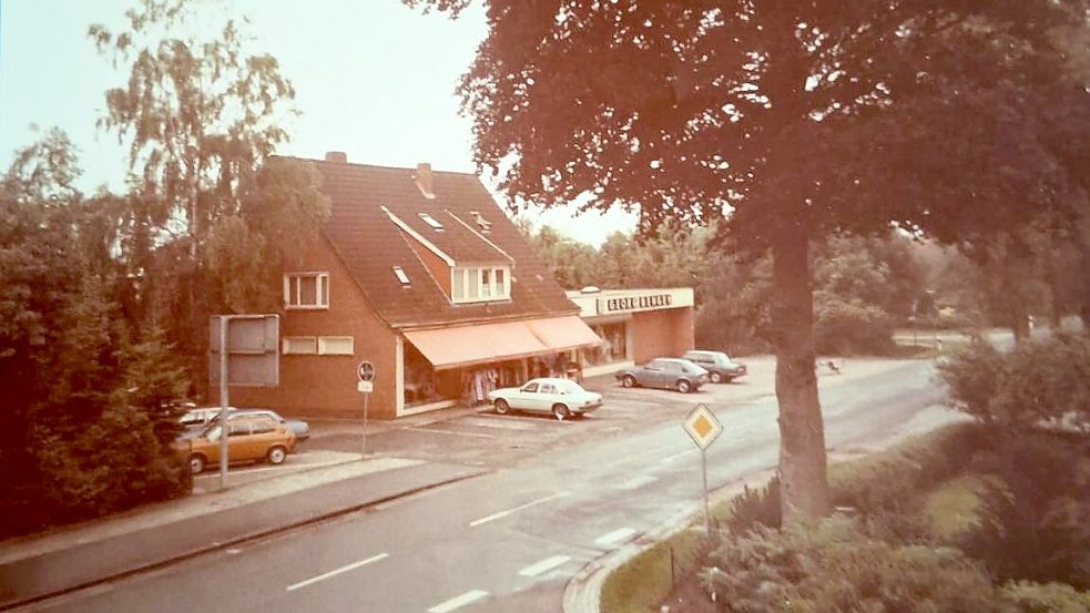 Ein Blick in die Vergangenheit des Modehauses an der Schrahörnstraße in Mittegroßefehn. Foto: Privat