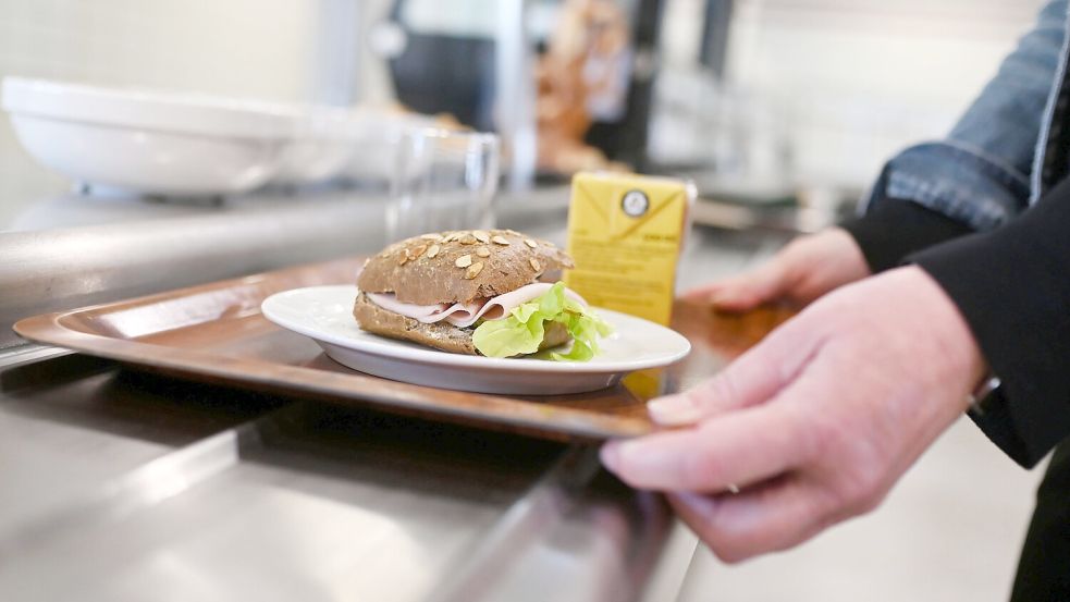 Kantinenessen – wo gibt es das noch in Aurich? Symbolfoto: Uli Deck/DPA