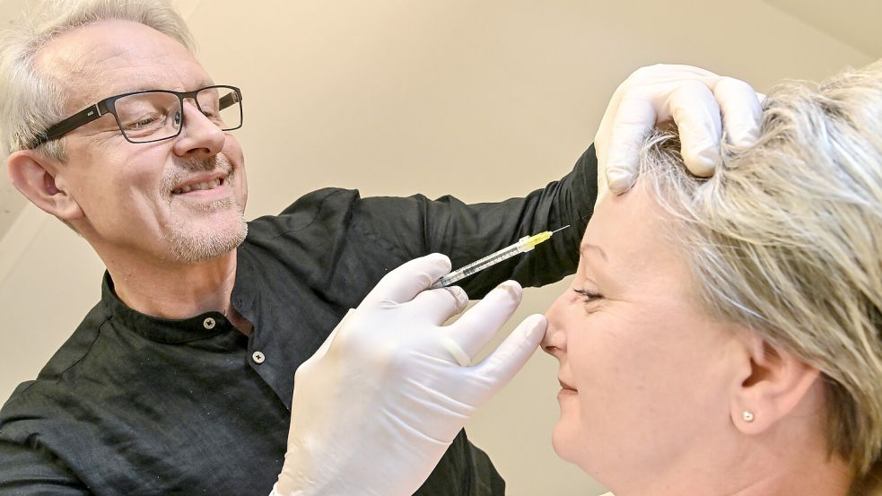 Arndt Grupe ist Neurologe, bietet aber auch ästhetische Botox-Behandlungen an. Foto: Klaus Ortgies
