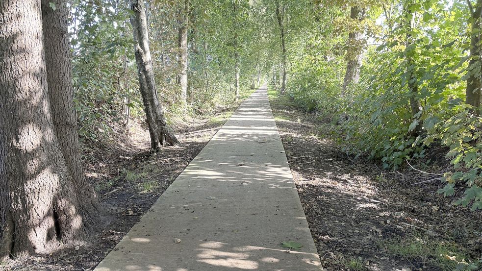 Der Ostfriesland Wanderweg ist mit 97 Kilometern der längste und älteste Wanderweg in Ostfriesland und führt entlang einer ehemaligen Kleinbahntrasse. Foto: Archiv