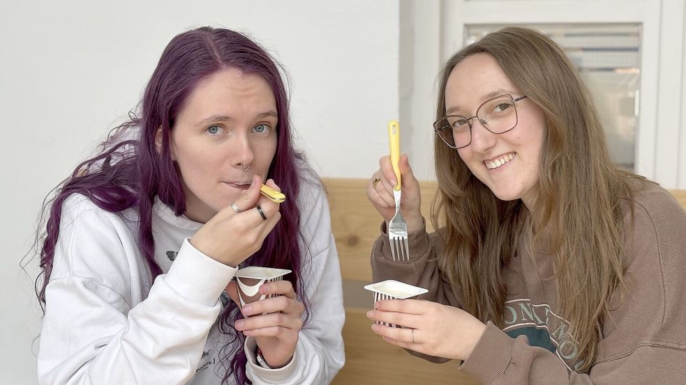 Pudding mit der Gabel essen? Das verbindet durch einen aktuellen Internettrend viele junge Menschen. Foto: Leona Spindler