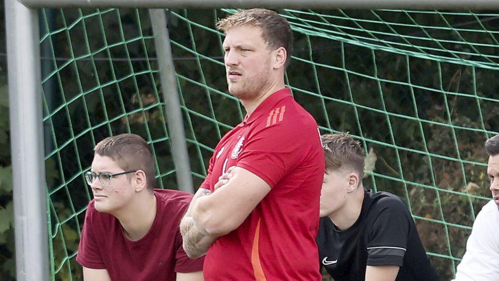 Uplengens Trainer Carsten Gündel sah einen glücklichen Erfolg seiner Mannschaft. Archivfoto: Doden/Emden