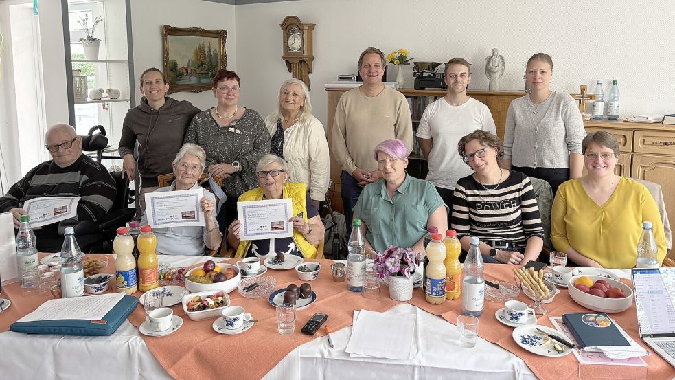 Im Borkumer Seniorenhuus kamen einige Beteiligte des Projektes „Digitale Betreuungsassistenz 2.0“ für einen Pressetermin zusammen. Foto: Florian Ferber