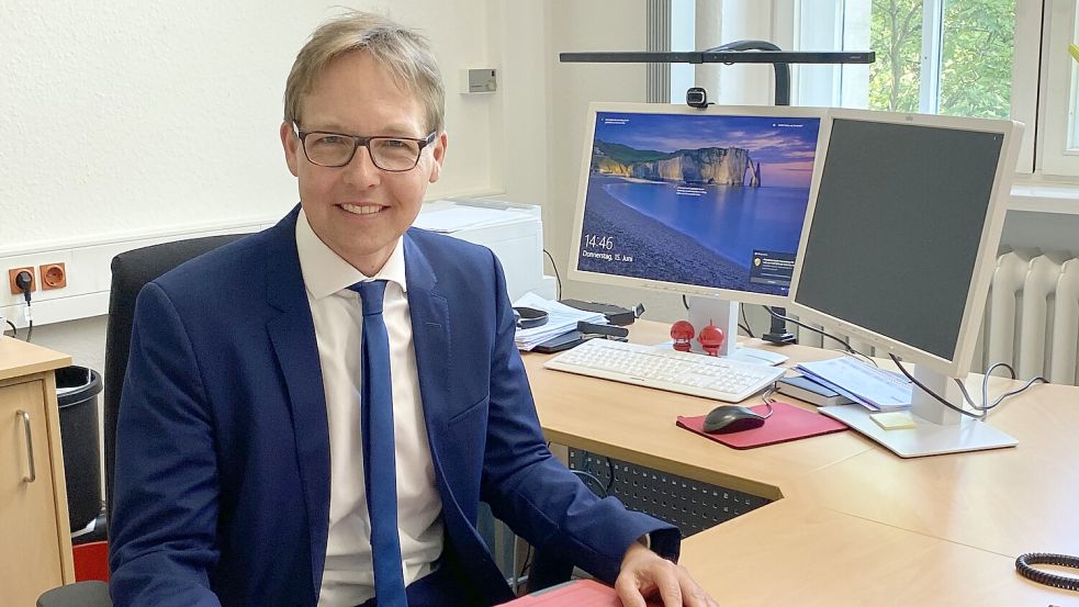 Henning Deeken, Direktor des Amtsgerichts Emden, sieht seine Mitarbeitenden aktuell eine Überstunde nach der anderen machen. Foto: Archiv