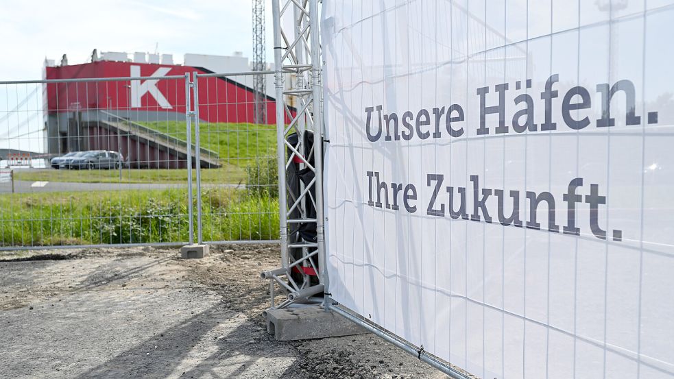 Das Land investiert in den Emder Hafen. Foto: Lars Penning/dpa
