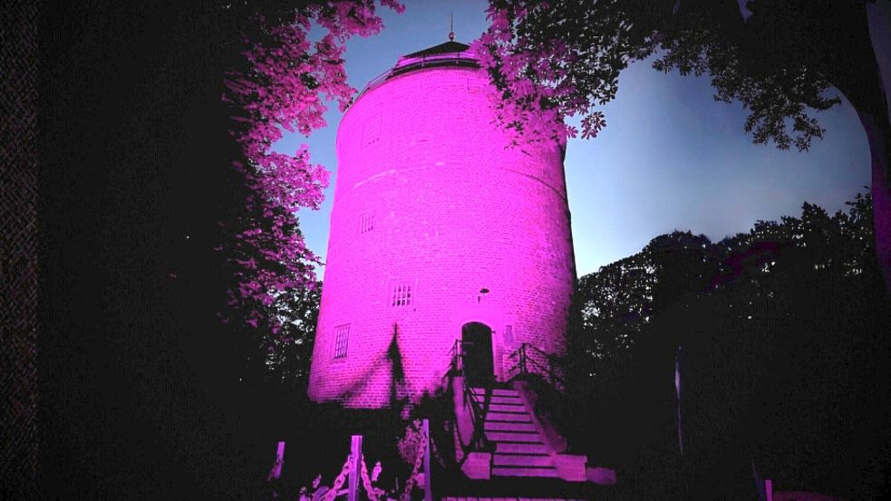 Die Burg Stickhausen wird bald pink sein. Foto: Samtgemeinde Jümme