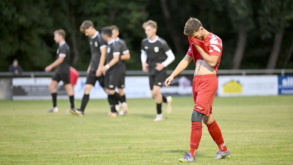 Acht Ligaspiele in Serie hat Germania Wiesmoor verloren. Zwischenzeitlich gab es lediglich einen 1:0-Testspielsieg Ende September gegen Strudden. Fotos: Jens Doden/ Blomberg